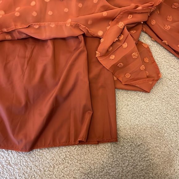 Long sleeve tie waist dress with polka dot details. Size small - Picture 5 of 6